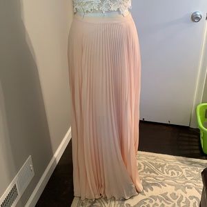 Size 4 White House black market maxi skirt